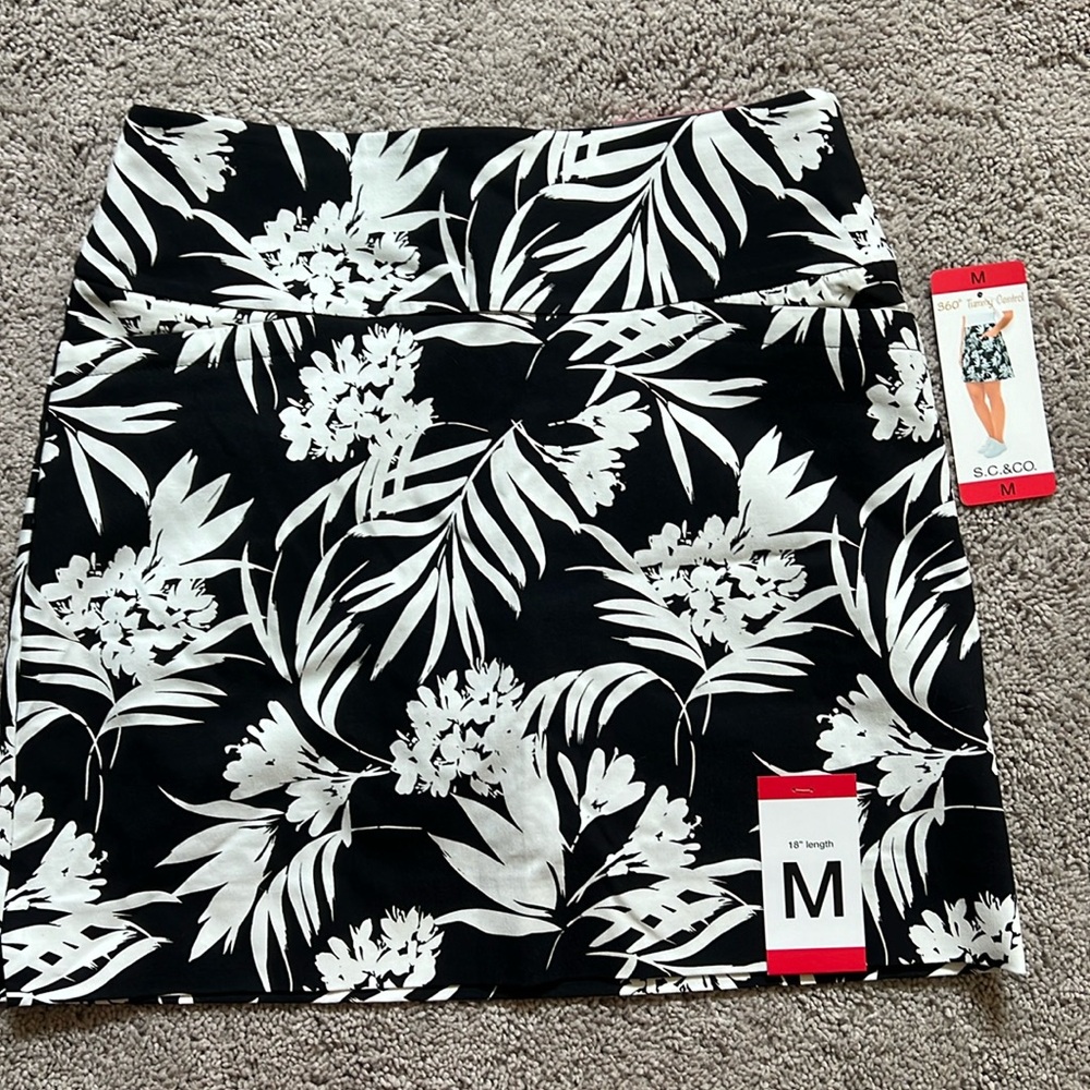 NWT Tummy control skort. Size M